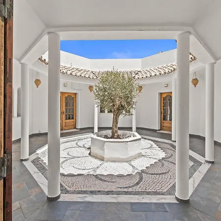 4-bedroom Private Pool *