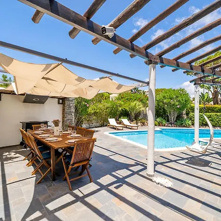 4-bedroom Private Pool
