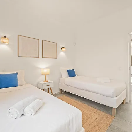 4-bedroom Private Pool فيلامورا