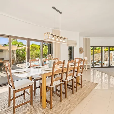 4-bedroom Private Pool فيلة فيلامورا